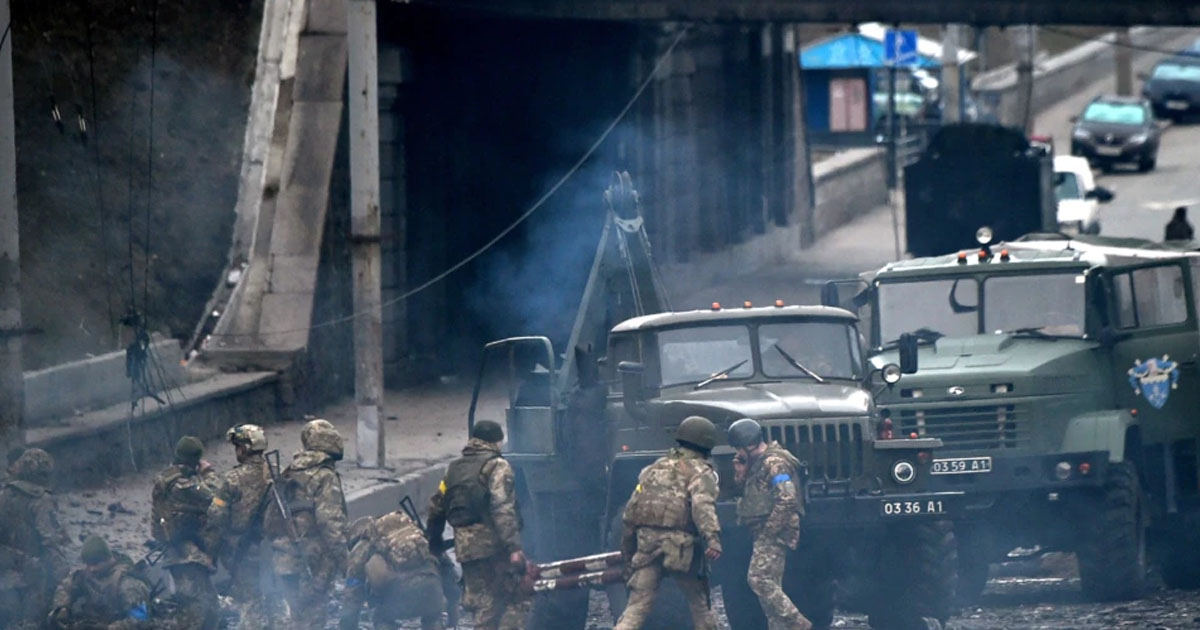 Ukrainian and Russian troops battle for control of Kyiv