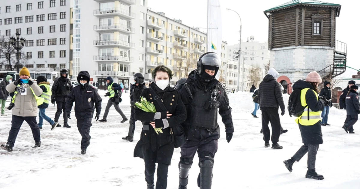 Thousands arrested in anti-war protests in Russia