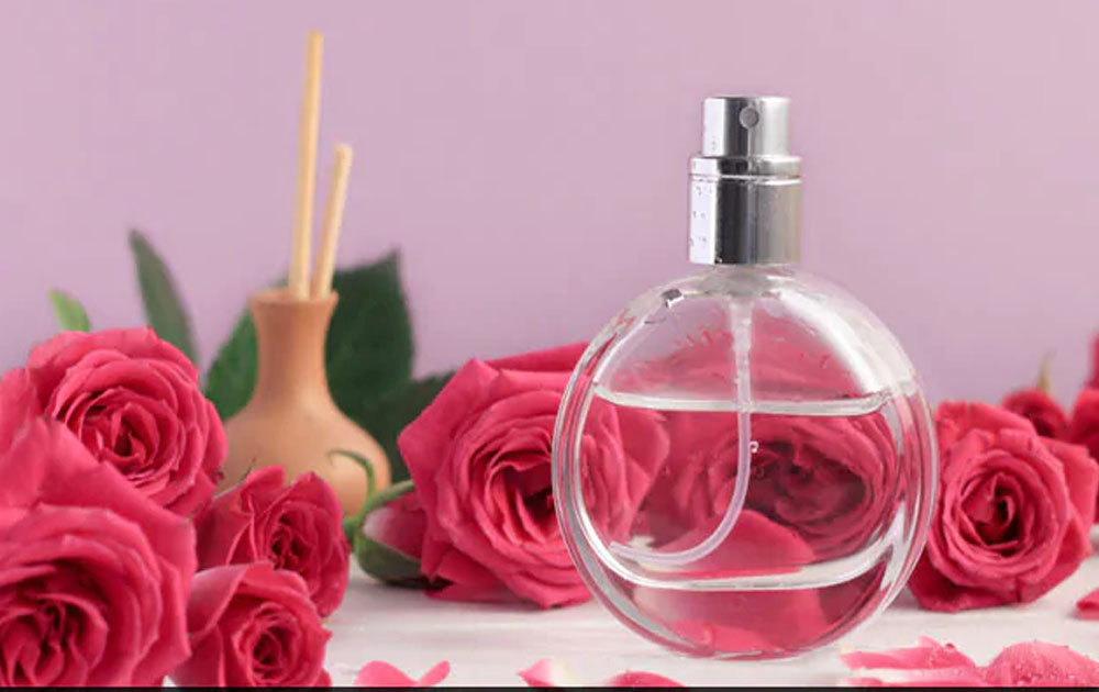 Five Best Ways Of Using Rosewater On Face