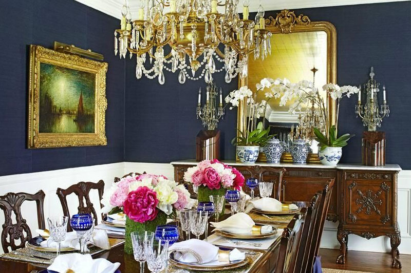 Diningroom with a blue and white combo