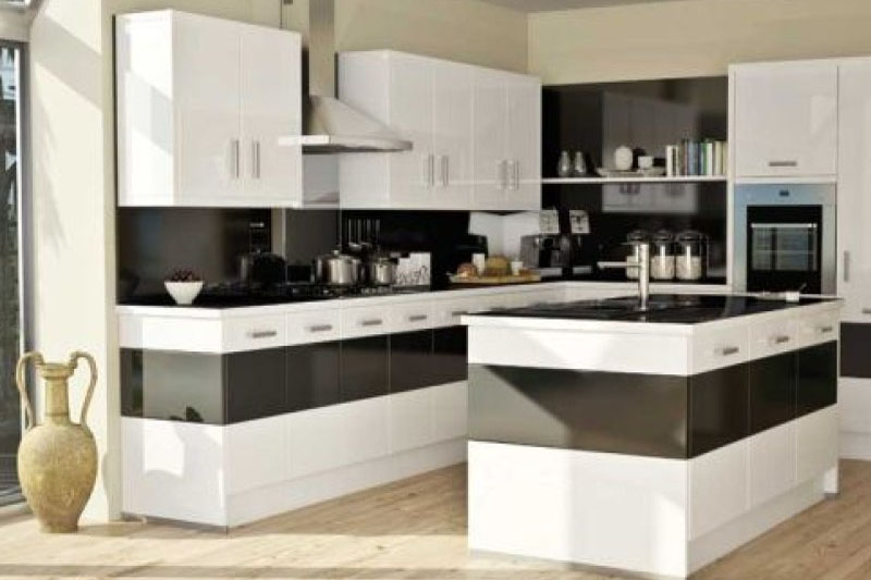 Black and white colour scheme kitchen