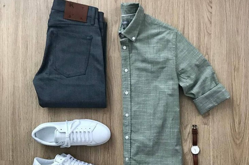 Grey cotton shirt with blue chinos