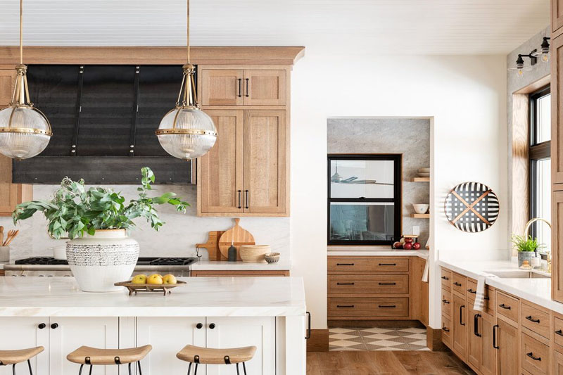 Quartz countertop with oak cabinet