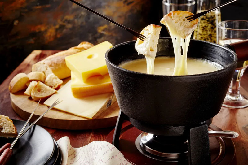 Organize a fondue party