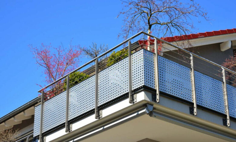 Balcony screens for apartments