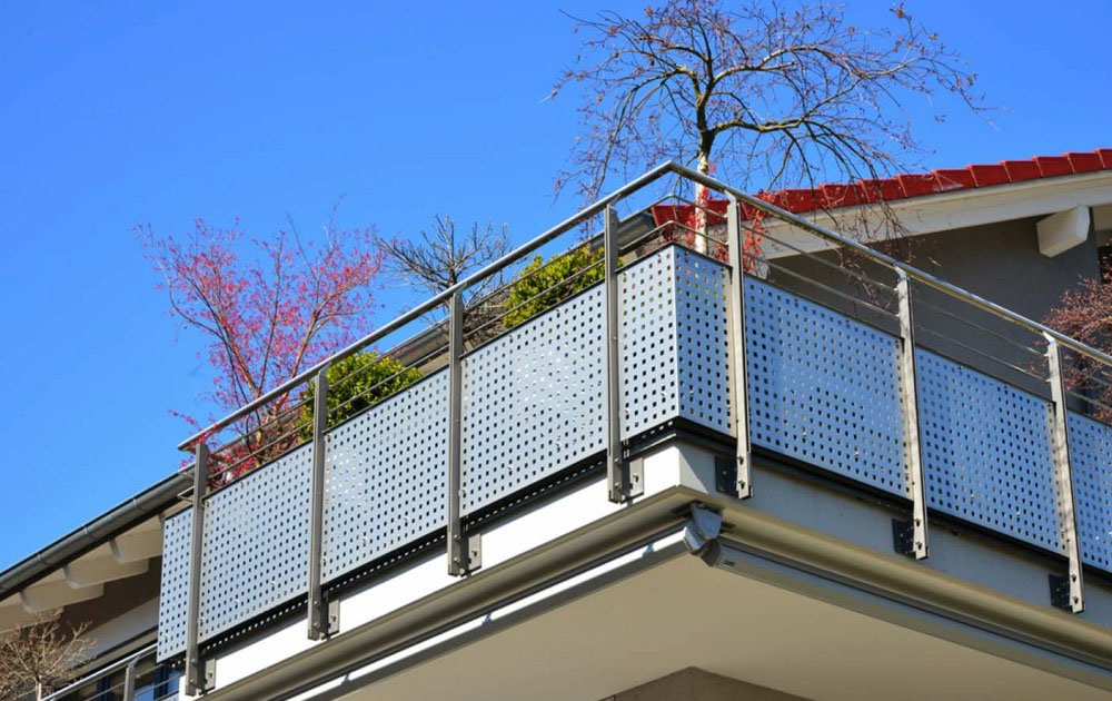 Balcony screens for apartments