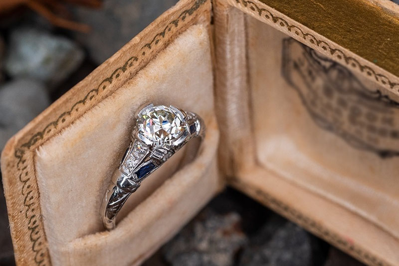 Symbolism of vintage engagement rings1920s