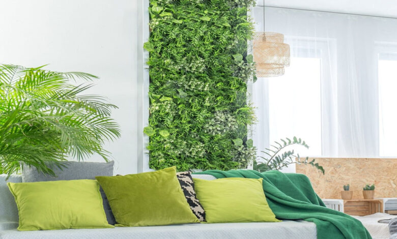 Wall decoration with plants
