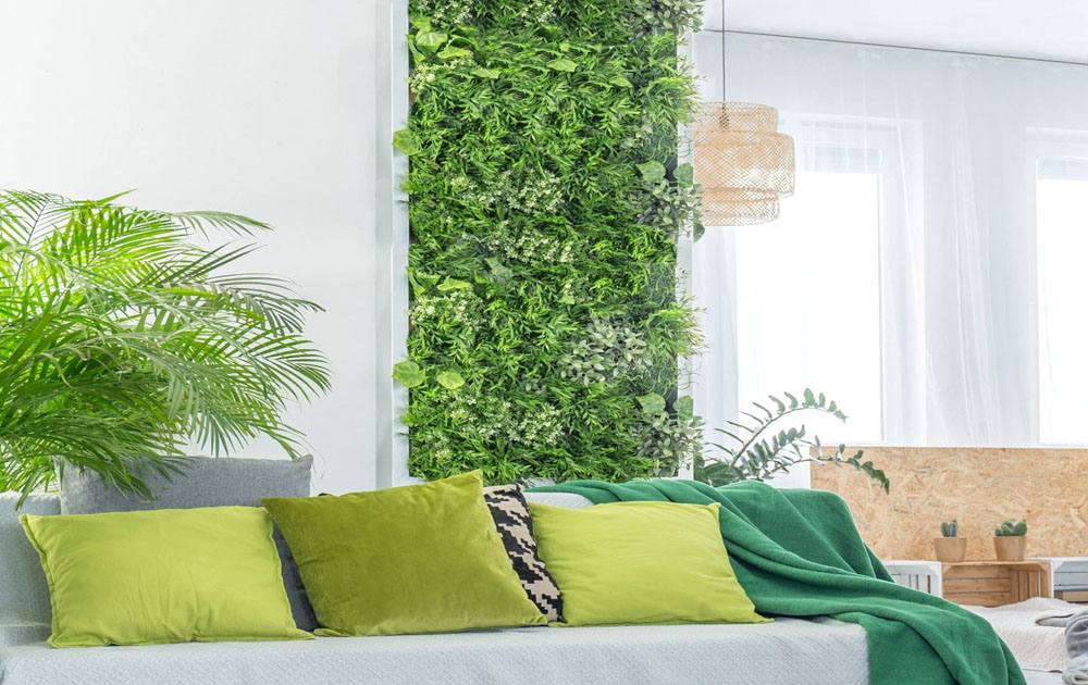 Wall decoration with plants