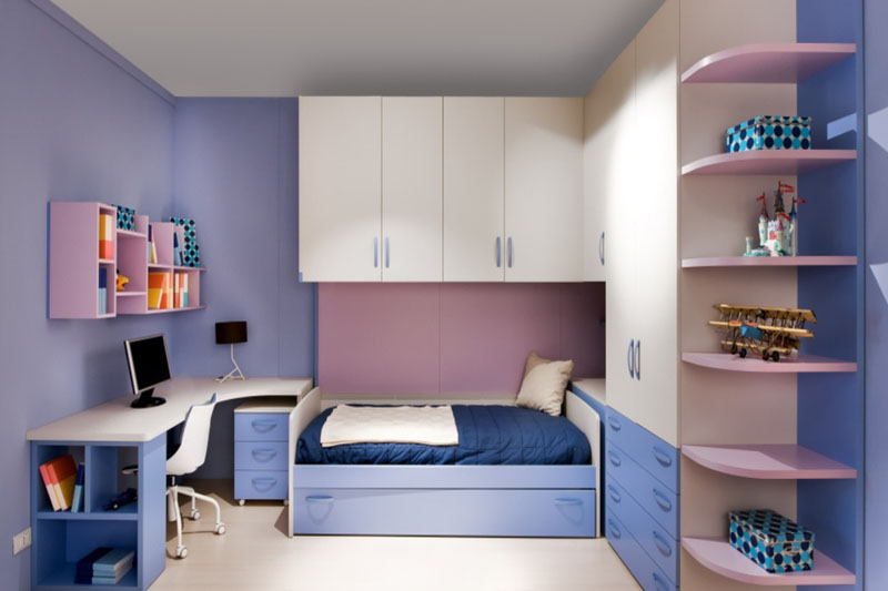 Toddler room with open closets